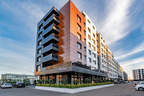 Property building, Day, Neighbourhood, City view, Street view, Location, Parking