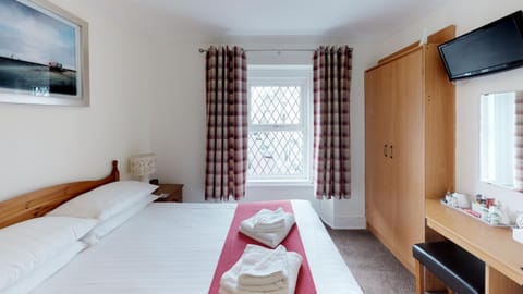 Bed, Bedroom, towels, wardrobe