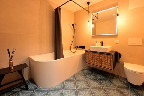 Toilet, Bathroom, Bath