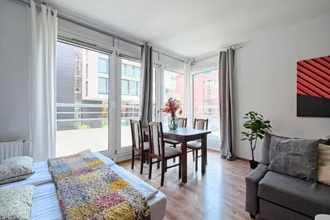 Bed, TV and multimedia, Living room, Photo of the whole room, Seating area, Dining area, Bedroom