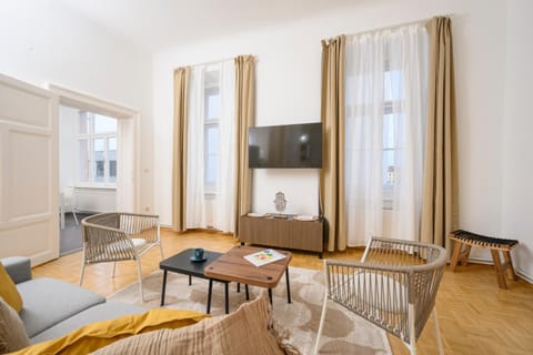 Communal lounge/ TV room, TV and multimedia, Living room, Seating area