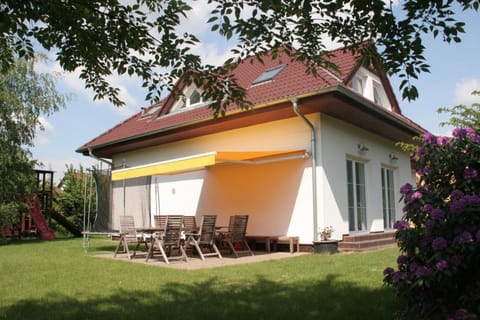 Facade/entrance, Garden