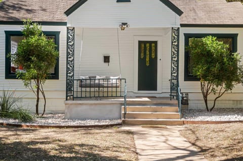 Retro Vibes & Zilker Views - Music House by Zilker House in Zilker
