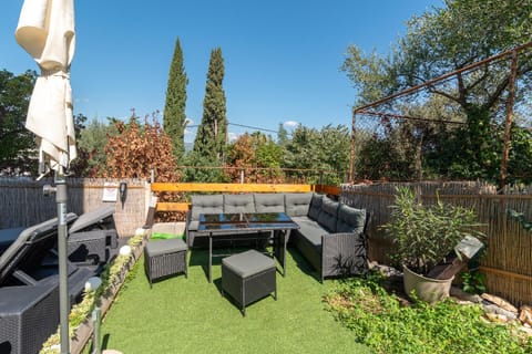 Communal lounge/ TV room, Garden, Seating area, Garden view
