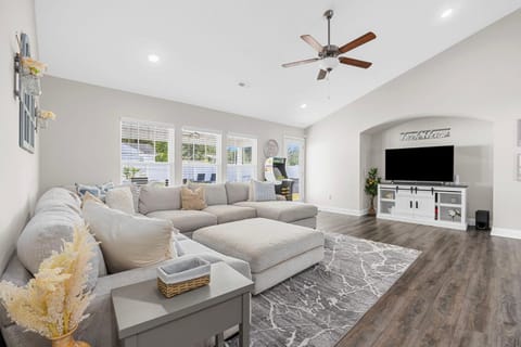 NEW HOT TUB- Dog Friendly Home Near Beach and Golf with Pool and Spa House in Socastee