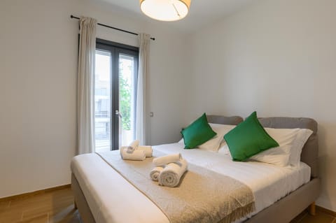 Bed, TV and multimedia, Photo of the whole room, Bedroom, towels