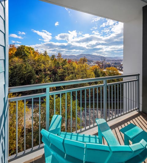 Balcony/Terrace, Mountain view
