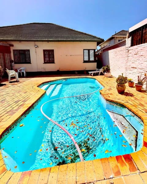 Pinelands guesthouse Bed and Breakfast in Cape Town