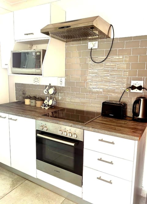 Pinelands guesthouse Bed and Breakfast in Cape Town