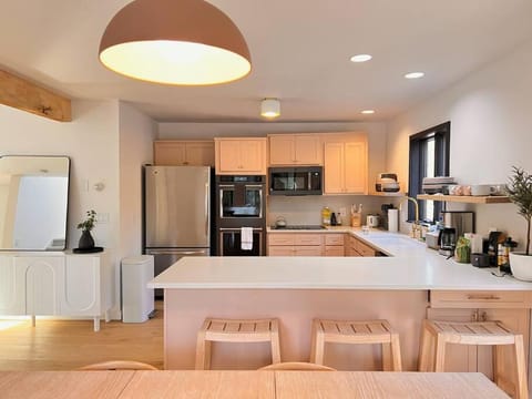 Luxury Woodstock Retreat Hot tub and heated pool House in Capital District, NY, USA