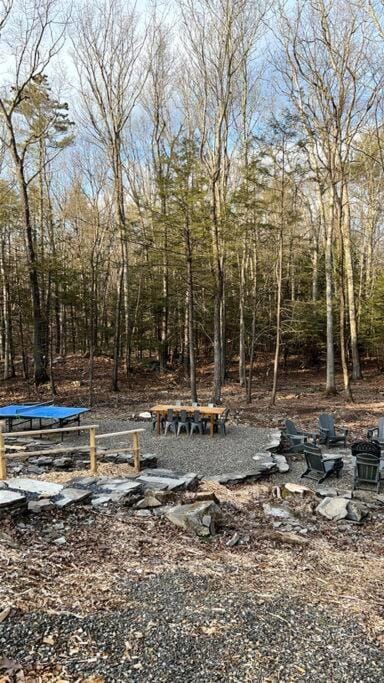 Luxury Woodstock Retreat Hot tub and heated pool House in Capital District, NY, USA