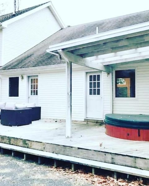 Luxury Woodstock Family Retreat with pool hot tub House in Woodstock