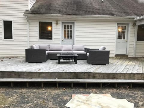 Luxury Woodstock Family Retreat with pool hot tub House in Woodstock