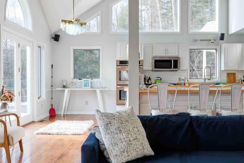 Luxury Woodstock Family Retreat with pool hot tub House in Woodstock