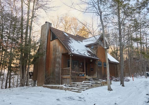 Rippling Waters close to Timberline ski slopes House in Dry Fork