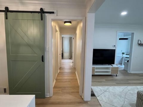 Fully Furnished Upscale Family Home 5B 3Ba Apartment in Royal Oak