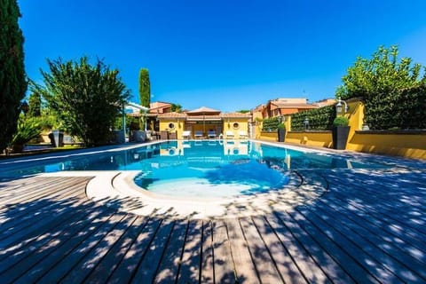 Swimming pool, Swimming pool