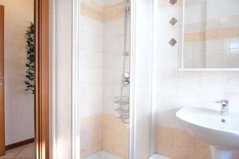 Shower, Bathroom, Decorative detail