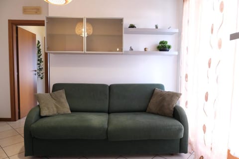 Bed, Decorative detail, Decorative detail