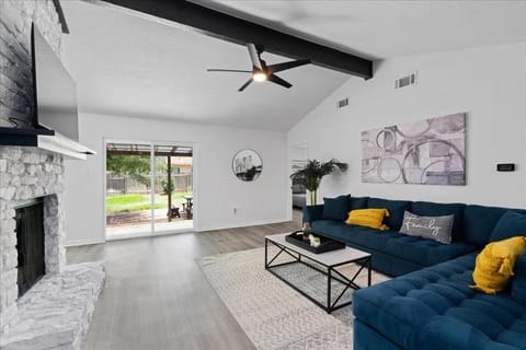 Super Comfy Home with Hot Tub! House in Round Rock