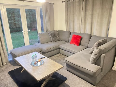 Easystays Baby Mansion Can Sleep 18 Villa in Leicester