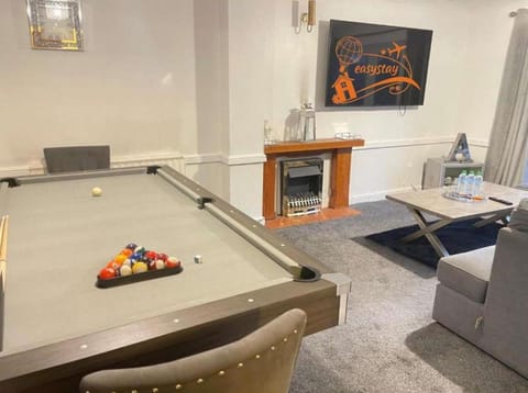 Easystays Baby Mansion Can Sleep 18 Villa in Leicester