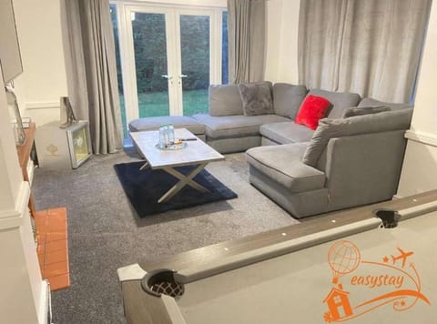 Easystays Baby Mansion Can Sleep 18 Villa in Leicester