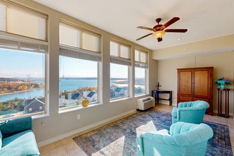 Lake View Lookout Apartment in Branson