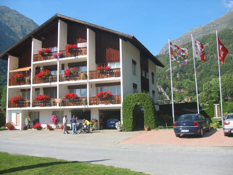 Property building, Day, Parking
