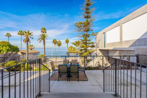Coastal Overlook House in La Jolla