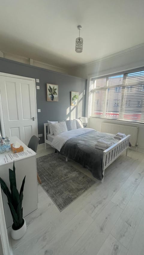 Papa guest Bed and Breakfast in Poole