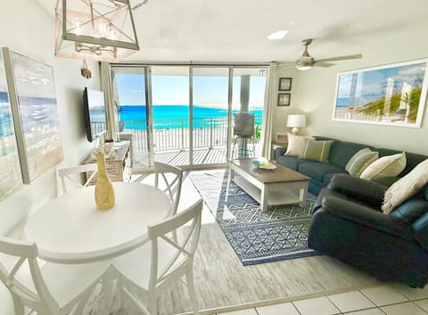 Living room, Dining area, Sea view