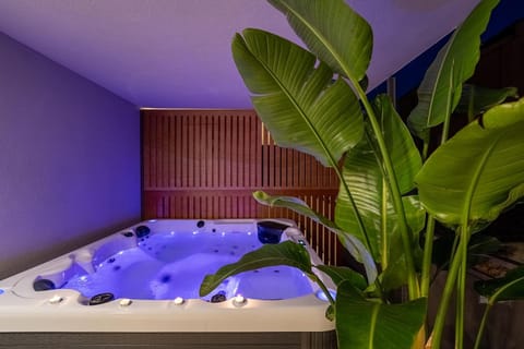 Hot Tub, Open Air Bath