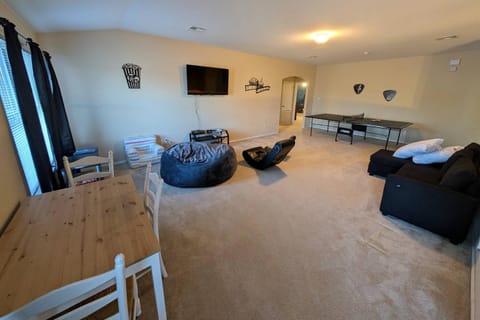 Grand Hutto Lodge House in Rio Grande