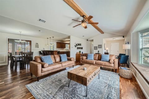 Cedar Creek Ranch House in Rio Grande