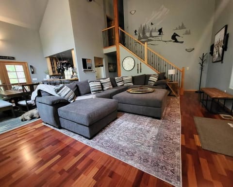 Shelter Chalet House in Mount Hood Village