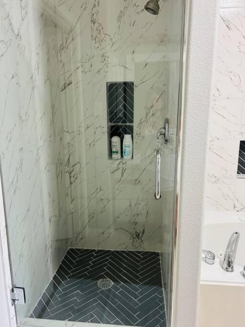 Houston spacious central Chinatown House 6Bed 3Bath House in Houston