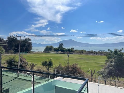 Villa LLena de Vida Vista al Lago Alberca Climatizada y Dos Jacuzys Villa in Chapala