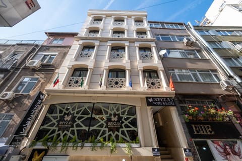 Property building, Day, City view, Location