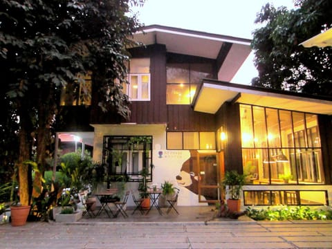 Property building, Facade/entrance, Living room