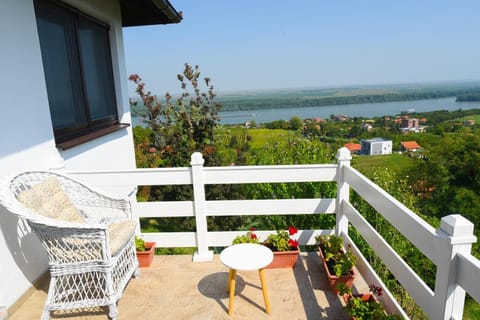 Natural landscape, View (from property/room), Balcony/Terrace, River view