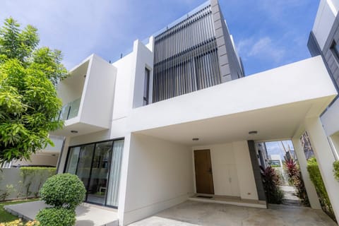 Property building, Garden view