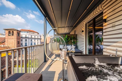 Property building, View (from property/room), Balcony/Terrace