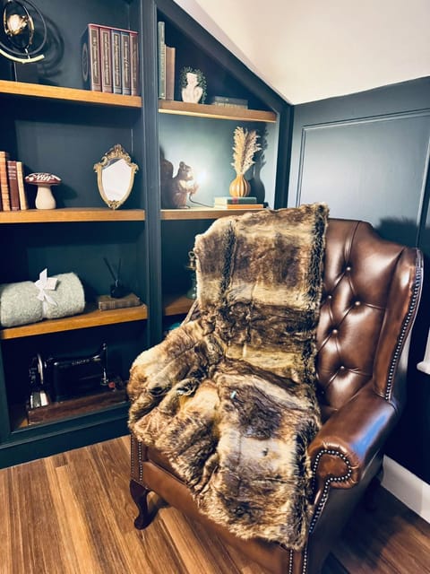 Library, Living room