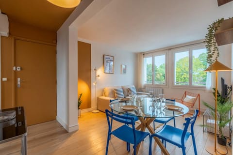 Two bedroom apartment near shops & tram Apartment in Villeneuve-d'Ascq