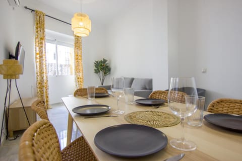 TV and multimedia, Living room, Seating area, Dining area