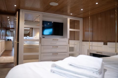 Lady Petra 2 Bedroom Luxury Barge Docked boat in Liverpool