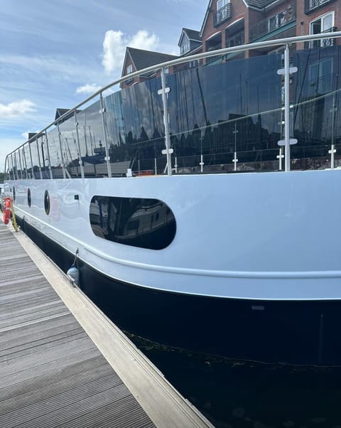 Lady Petra 2 Bedroom Luxury Barge Docked boat in Liverpool