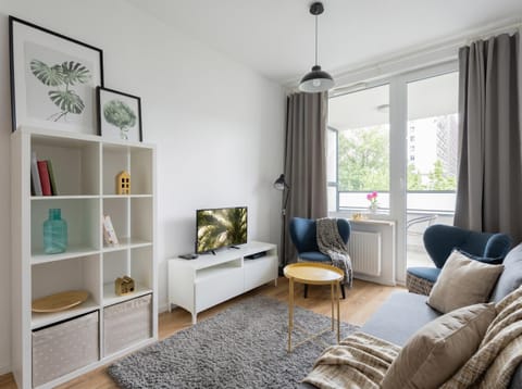 Bed, Library, Living room, Photo of the whole room, Seating area, Bedroom