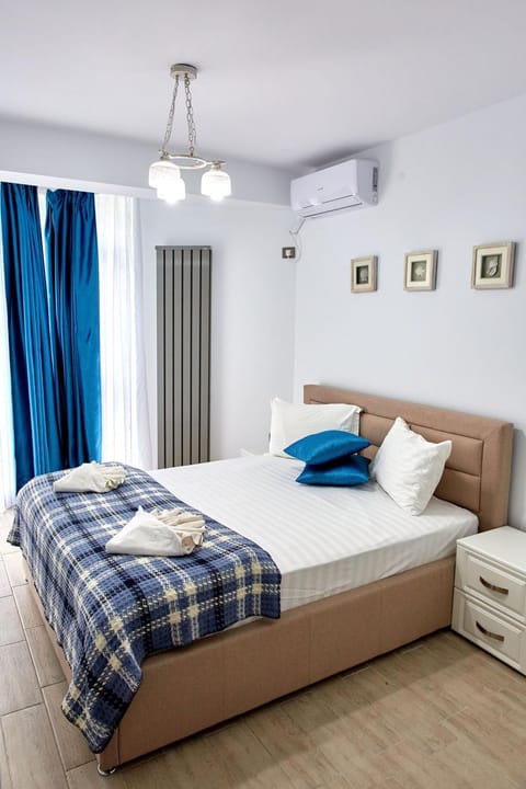 Bed, Photo of the whole room, Bedroom, towels, air conditioner